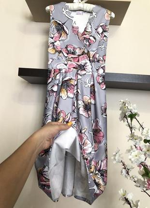 Красивое нарядное летнее платье с цветами1 фото