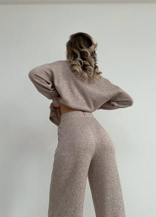 Костюм жіночий однонтонний оверсайз светр штани вільного крою на високій посадці якісний стильний базовий бежевий4 фото