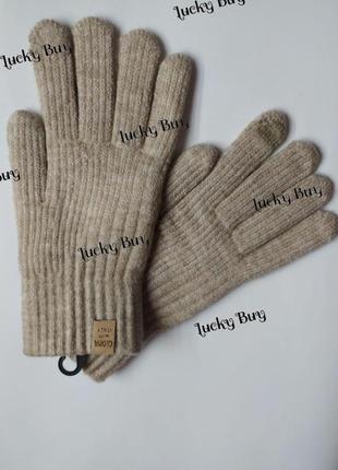 Теплі жіночі рукавички бежевого кольору1 фото