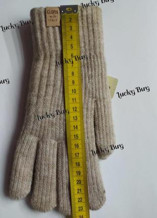Теплі жіночі рукавички бежевого кольору9 фото