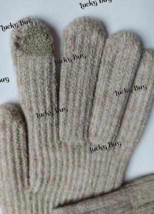 Теплі жіночі рукавички бежевого кольору6 фото