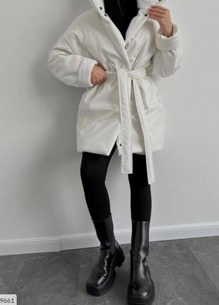 Куртка пуховик эко кожа на запах удлиненная черная белая3 фото