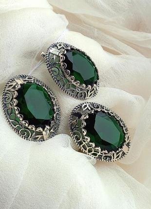 Крупный серебряный гарнитур кольцо серьги зеленые камни