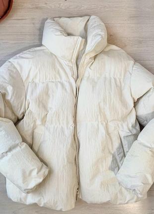 Молочна тепла куртка пуфер зара zara оверсайз белая молочная пуховик4 фото