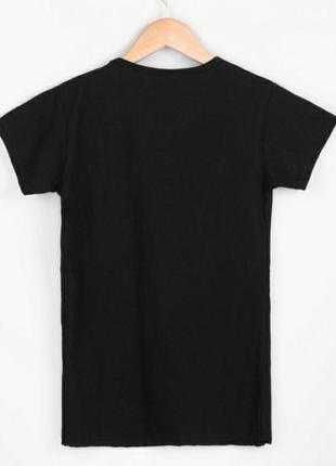 Стильная черная футболка с рисунком принтом надписью4 фото