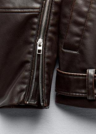 Куртка zara из эко-кожи с эффектом потертости. кожаная куртка. косуха.7 фото