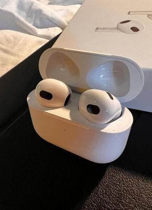Apple airpods 3 в очень красивом состоянии. в подарок чехол!
