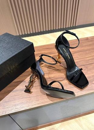 Босоножки в стиле Saint Laurent Lou Stiefeletten Schwarz