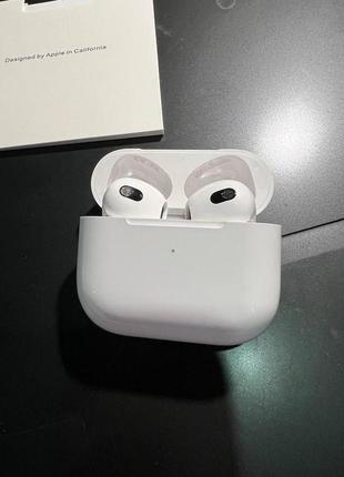 Apple airpods 3 в очень красивом состоянии. в подарок чехол!