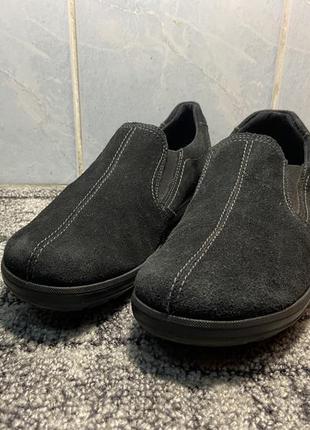 Кожаные кроссовки tra 41р