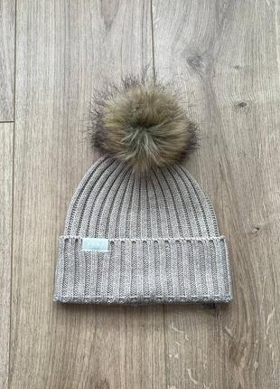 Стильна шапка dkny acrylic hat with faux fur pom