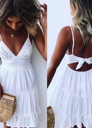 Белое платье с кружевом