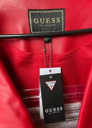 Косуха guess в трендовом красном цвете4 фото