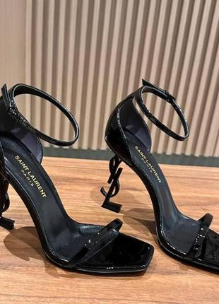 Босоножки в стиле Saint Laurent Lou Stiefeletten Schwarz