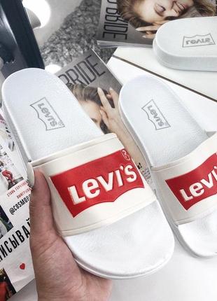 Шльопанці жіночі levi's