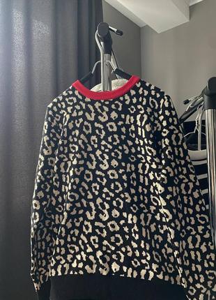 Женский свитер в леопардовый принт
