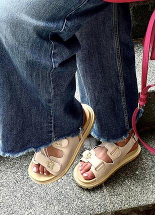 Жіночі сандалі dior slippers black gold logo3 фото