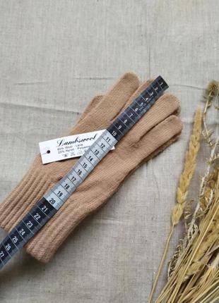 Женские/ мужские базовые перчатки овечья шерсть италия вязаные пудровые бежевые3 фото
