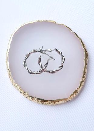 Серьги женские перекрученные круги кольца 2,5 см без бренду серебристые5 фото