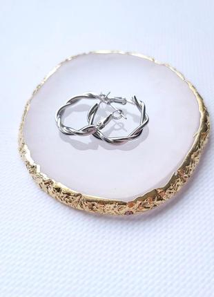 Серьги женские перекрученные круги кольца 2,5 см без бренду серебристые3 фото