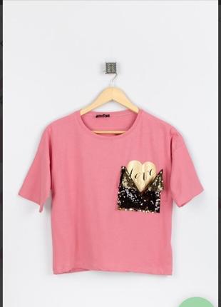 Стильная розовая футболка с рисунком пайетками топ оверсайз