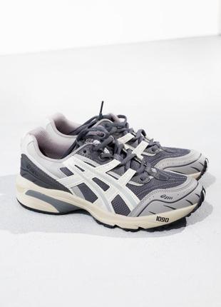 Кросівки asics