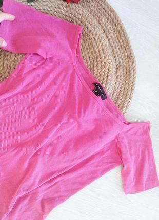 Маечка в рубчик с открытыми плечиками