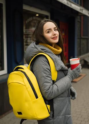 Большой женский желтый рюкзак для путешествий8 фото