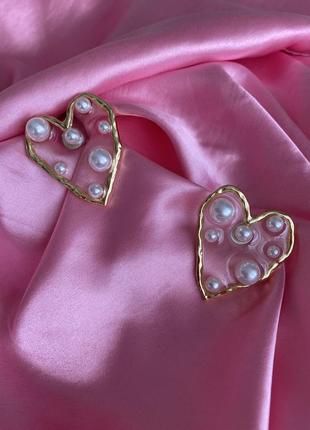 Оригінальні сережки гвоздики у формі серця з намистинами