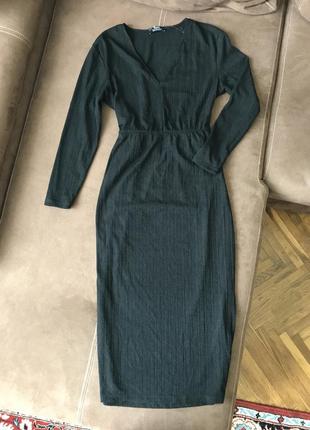 Чорне плаття міді bershka