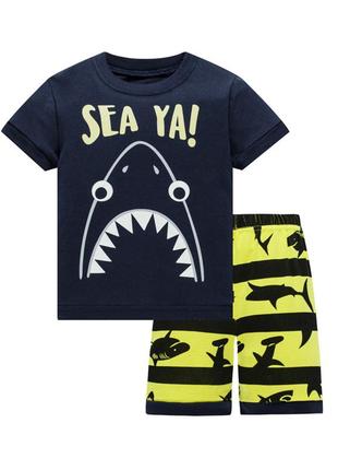 Пижама для мальчика, черная. огромная акула.
