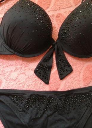 Купальник в черных камнях