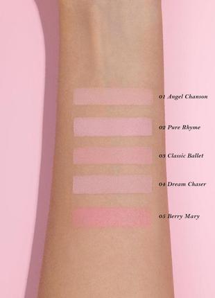 Рум'яна flower knowns strawberry rococo embossed blush