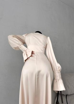 Сатиновое платье миди с декольте2 фото
