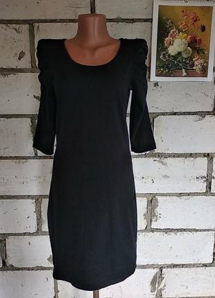 Маленька чорна сукня