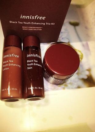 Innisfree black tea youth enhancing trio kit набір мініатюр із чорним чаєм