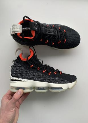 Баскетбольные кроссовки nike lebron 15