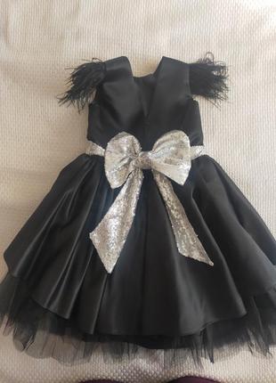 Платье нарядное 6-7 лет.