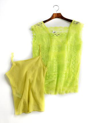 Яркая ажурная блузка на лето