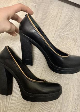 Шкіряні туфлі