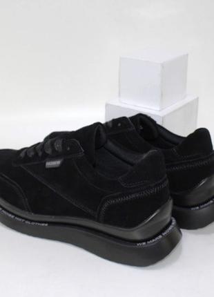 Черные женские кроссовки из натуральной замши4 фото
