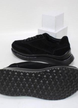 Черные женские кроссовки из натуральной замши5 фото