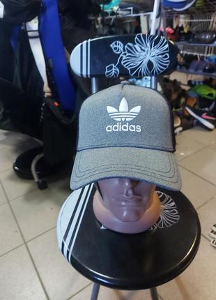 Бейсболка adidas adicolor classic curved foam trucker hd9695 серый