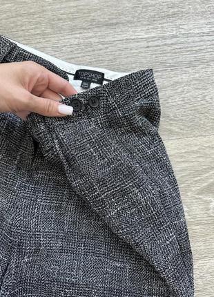 Легкие серые деловые укороченные брюки с защипами topshop 38/m8 фото