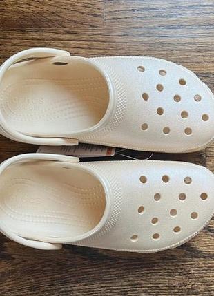 Крокс классик клог платформа ванильные crocs classic platform shimmer clog vanilla8 фото