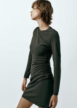 Коротка сукня з драпуванням zara