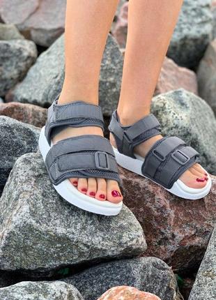 Сандалі adidas sandals grey літнє взуття босоніжки адідас сірі з білою підошвою7 фото