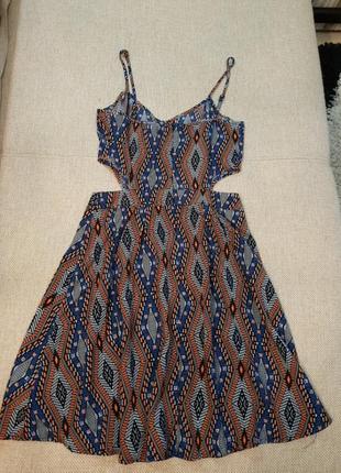 Стильне плаття сарафан з вирізами по боках2 фото