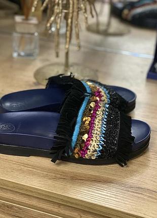 Шльопанці tory burch