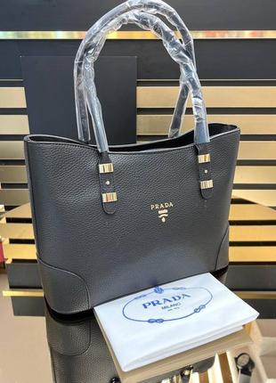 Стильный шоппер prada